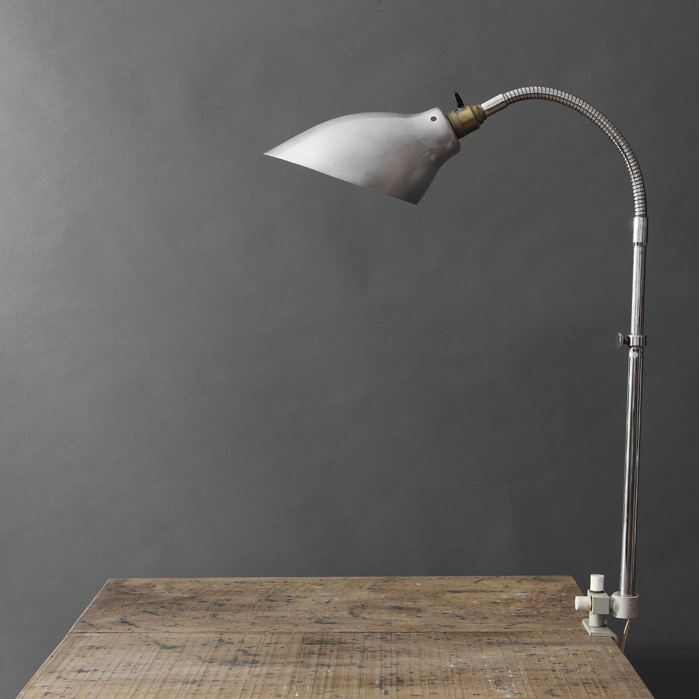 Spoedig Dialoog hel Industriële lamp met elegante aluminium kap uit de 50-jaren | Industrial  lamp with elegant aluminum shade from the 50 years - Lasting Living