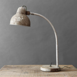 Industriële lamp uit de jaren 40 met mooie oude patine | Industrial lamp from 40s with a old patina - Lasting Living